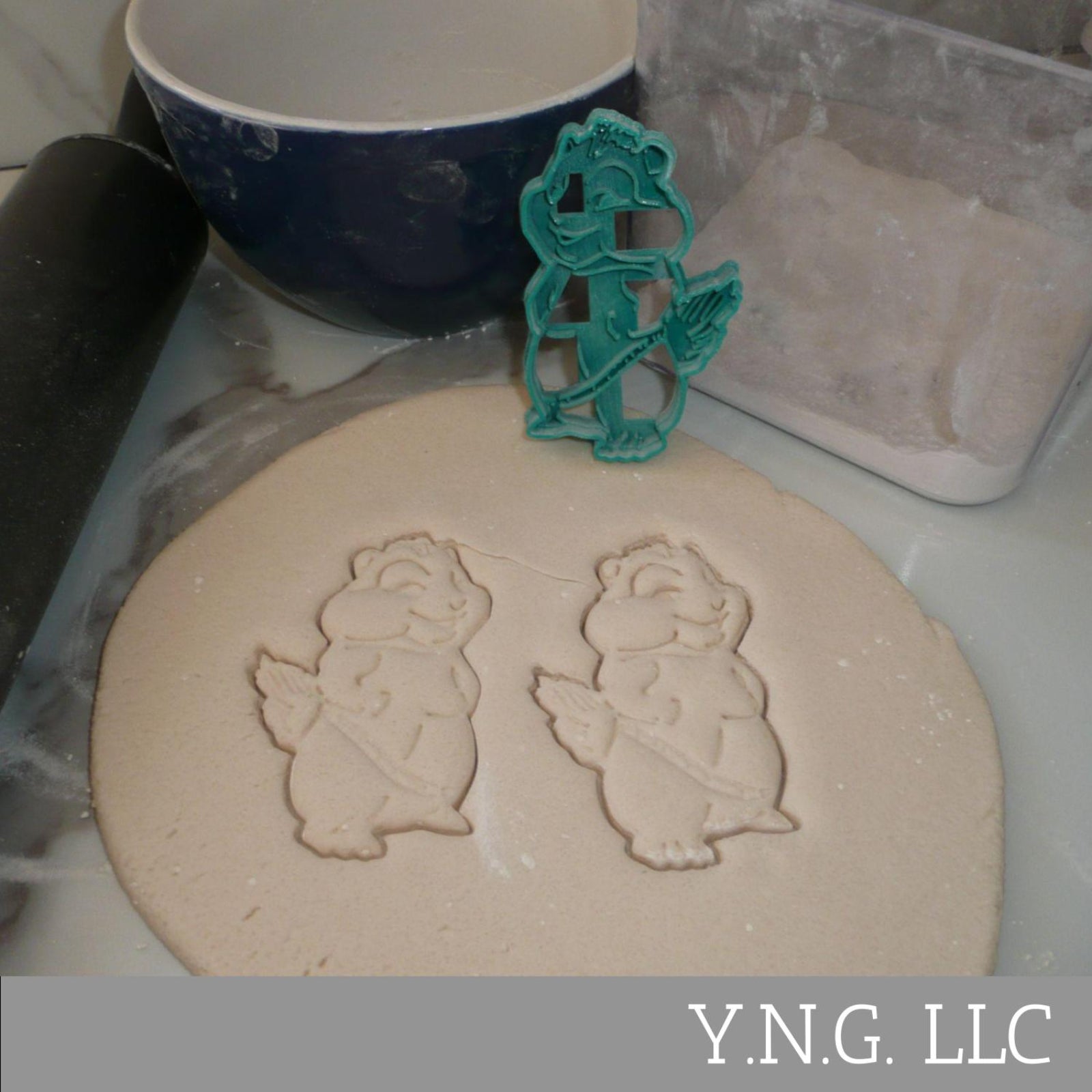 Beagle Dog Cookie Cutter - Cartoon Pet Inspired Baking Tool 3.75x4.5 Inches