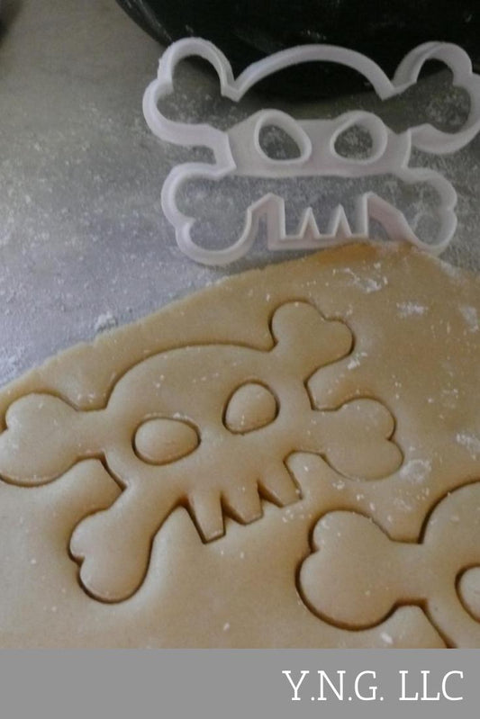 Jolly Roger Pirate Skull Crossbones Cookie Cutter Made In USA PR461