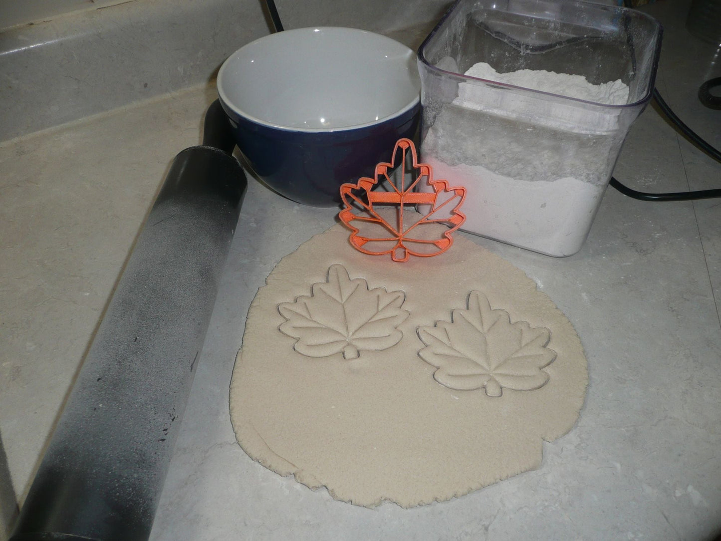 Maple Leaf Detailed Fall Autumn Canadian Symbol Cookie Cutter Made In USA PR2943