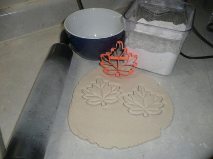 Maple Leaf Detailed Fall Autumn Canadian Symbol Cookie Cutter Made In USA PR2943