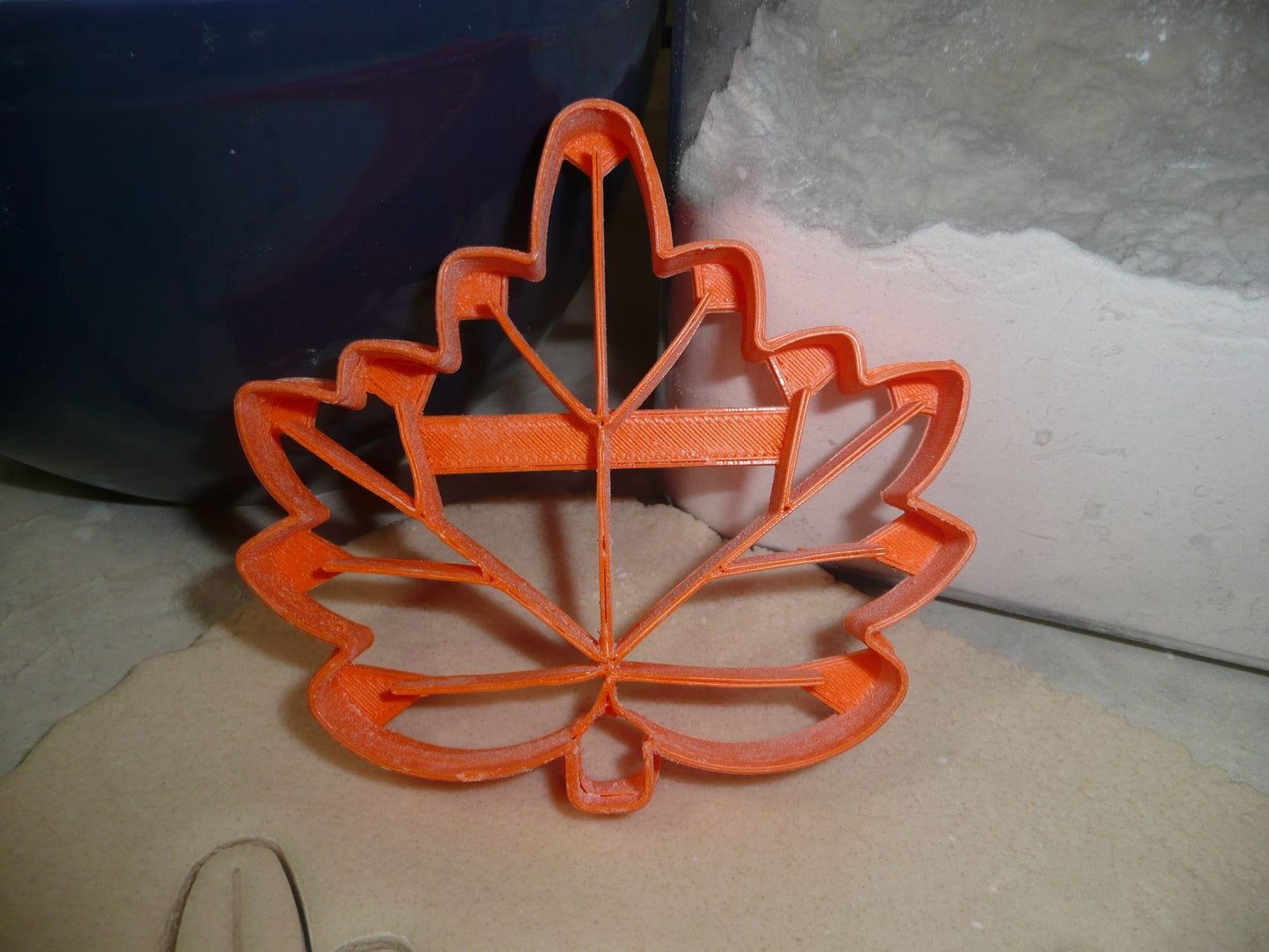 Maple Leaf Detailed Fall Autumn Canadian Symbol Cookie Cutter Made In USA PR2943