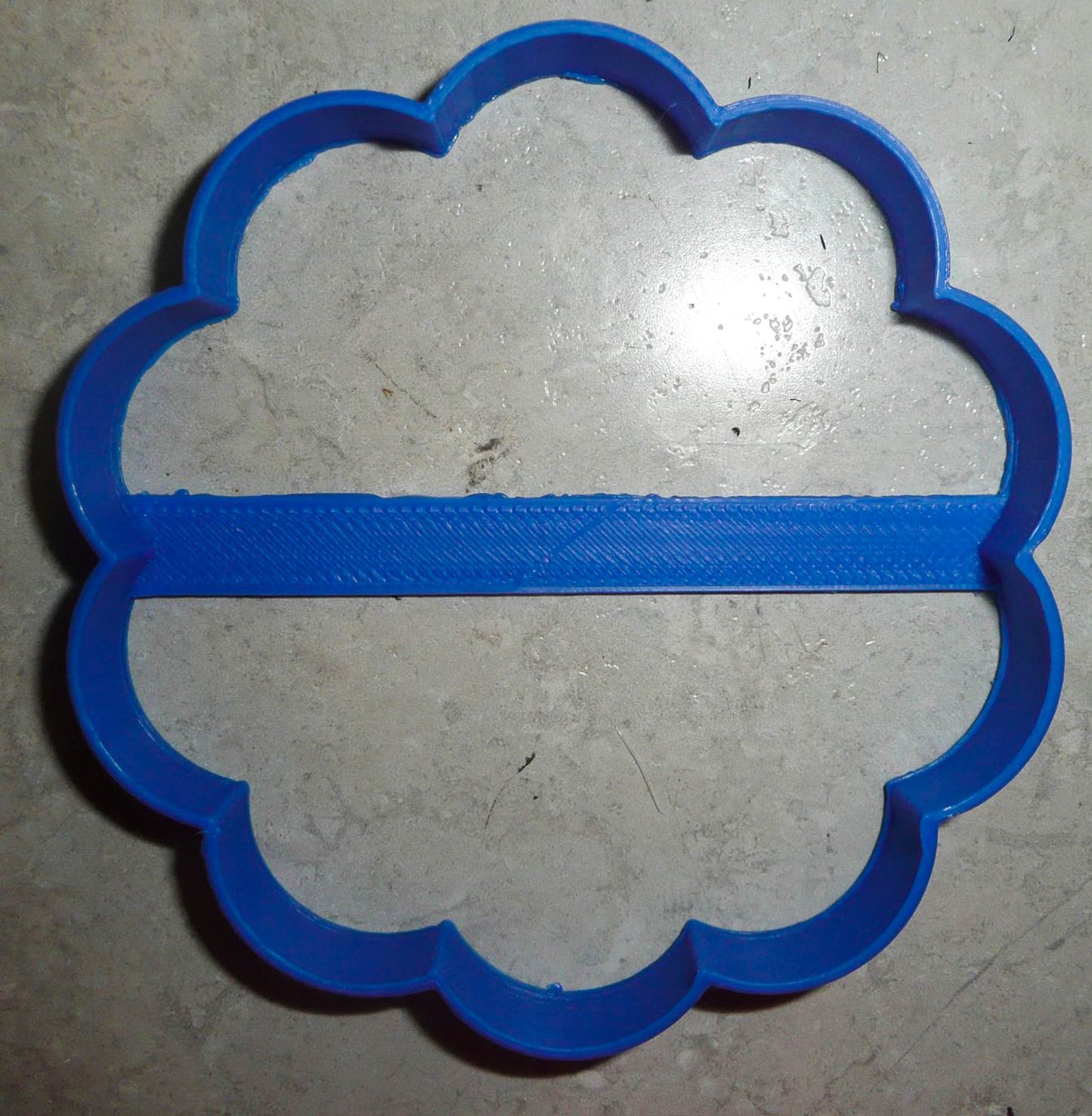 Round Plaque Frame Outline With 10 Ten Scallops Cookie Cutter Made In USA PR2997
