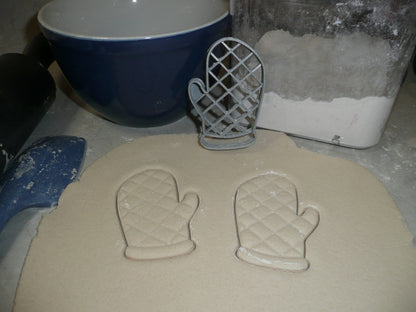 Oven Mitt Hot Pot Holder Kitchen Accessory Cookie Cutter Made In USA PR2376