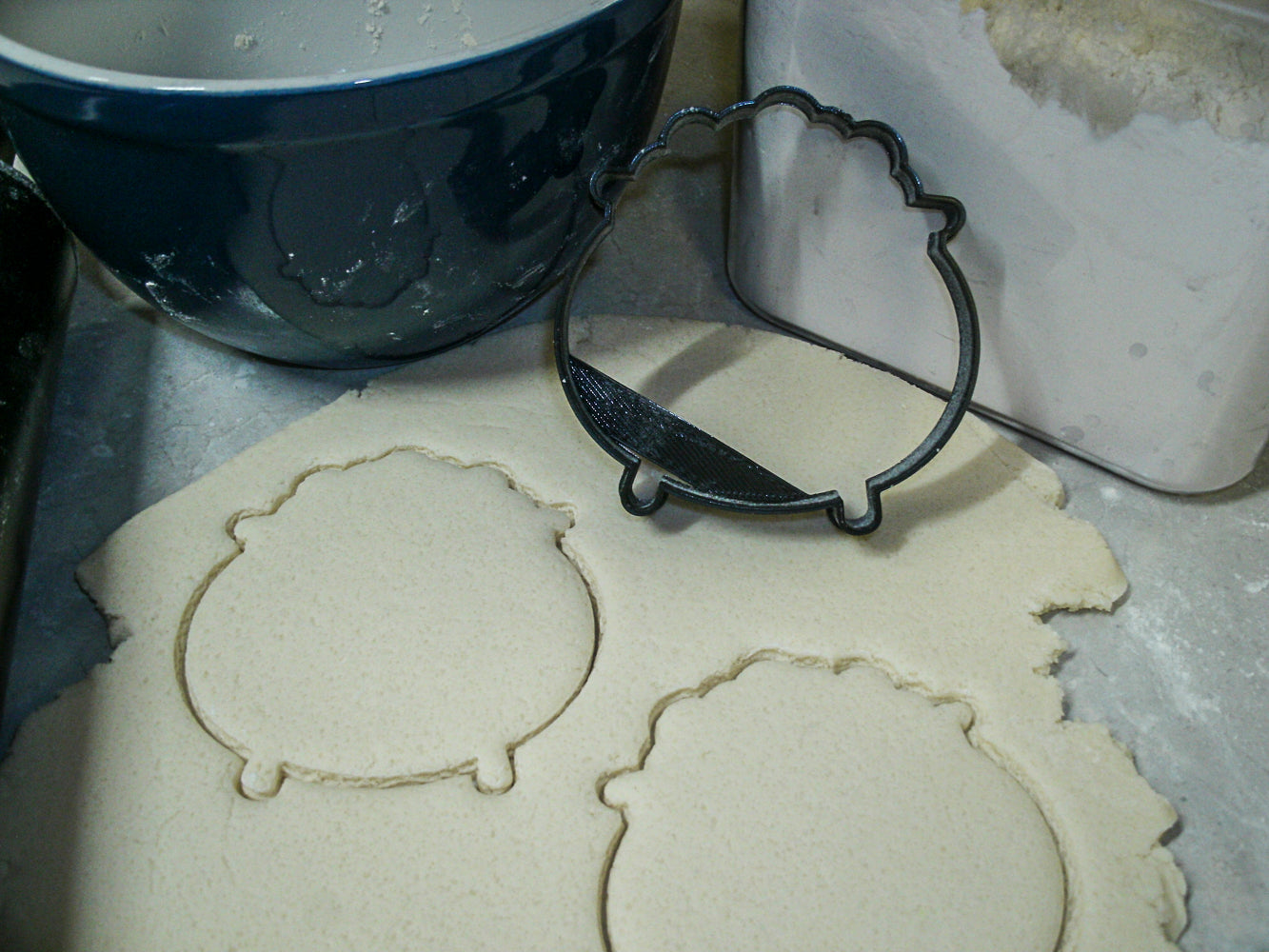 Cauldron Pot Of Gold Metal Pot Kettle Witch Cookie Cutter Made In USA PR881