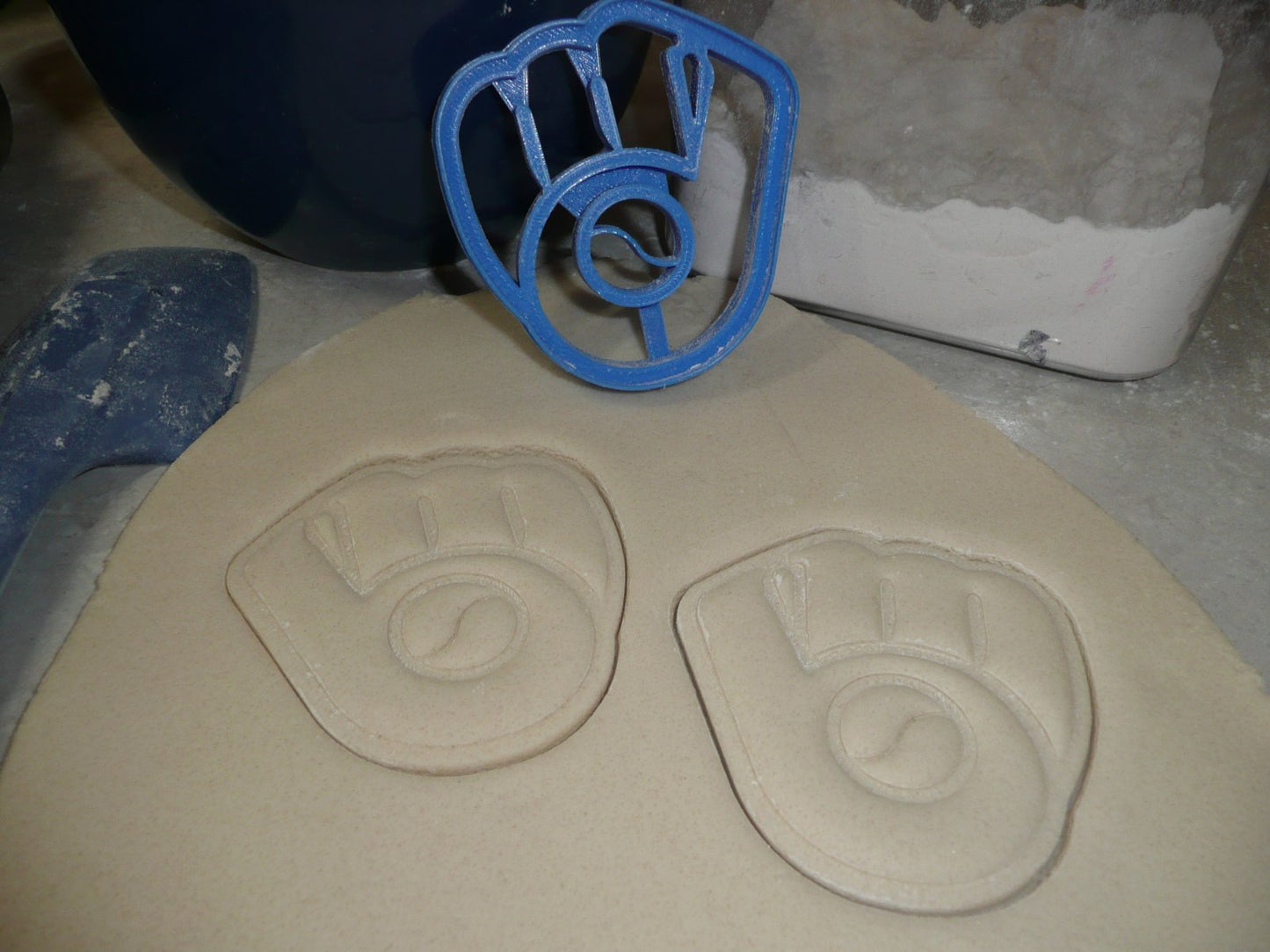 Milwaukee Brewers Glove MLB Baseball Cookie Cutter Made In USA PR2274