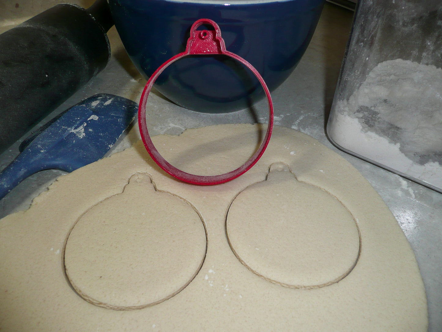 Round Ball Hanging Christmas Tree Ornament Cookie Cutter Made In USA PR2086