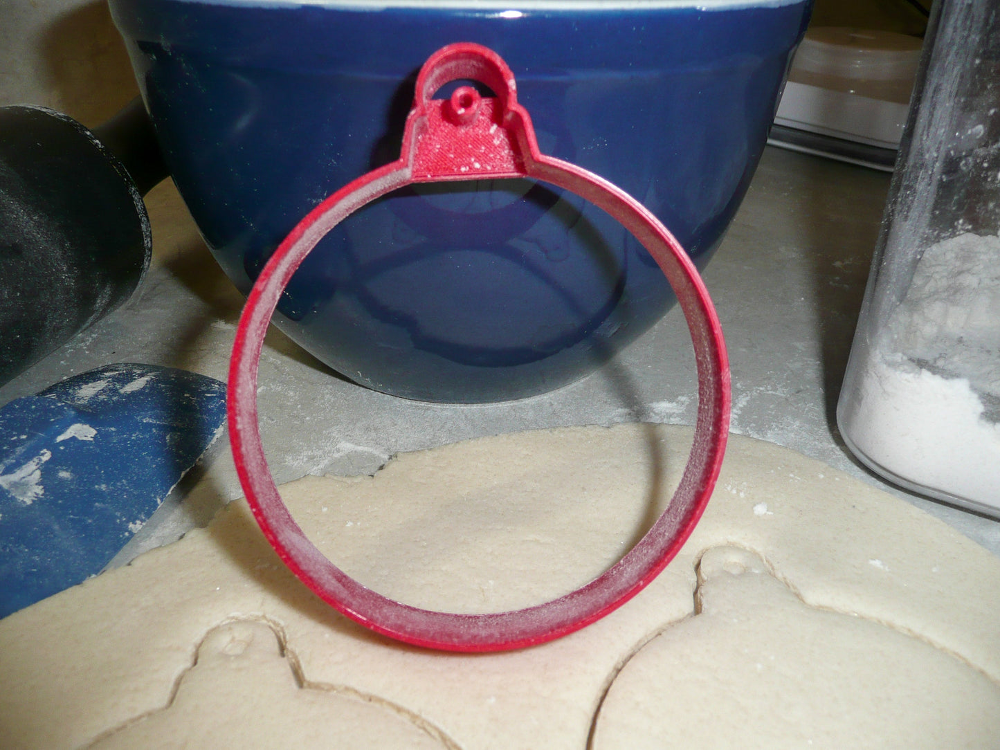 Round Ball Hanging Christmas Tree Ornament Cookie Cutter Made In USA PR2086