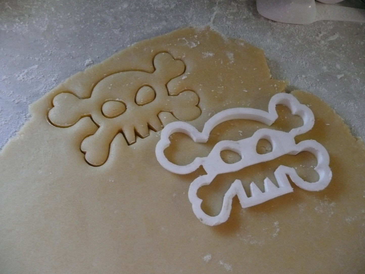 Jolly Roger Pirate Skull Crossbones Cookie Cutter Made In USA PR461