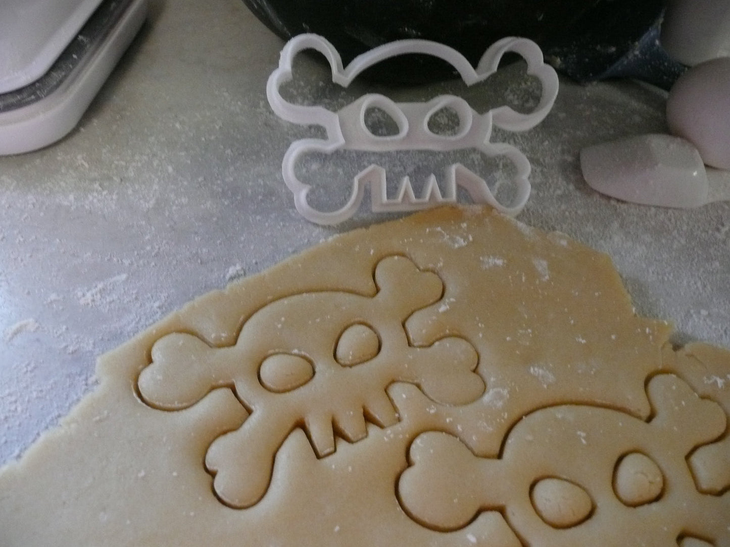 Jolly Roger Pirate Skull Crossbones Cookie Cutter Made In USA PR461