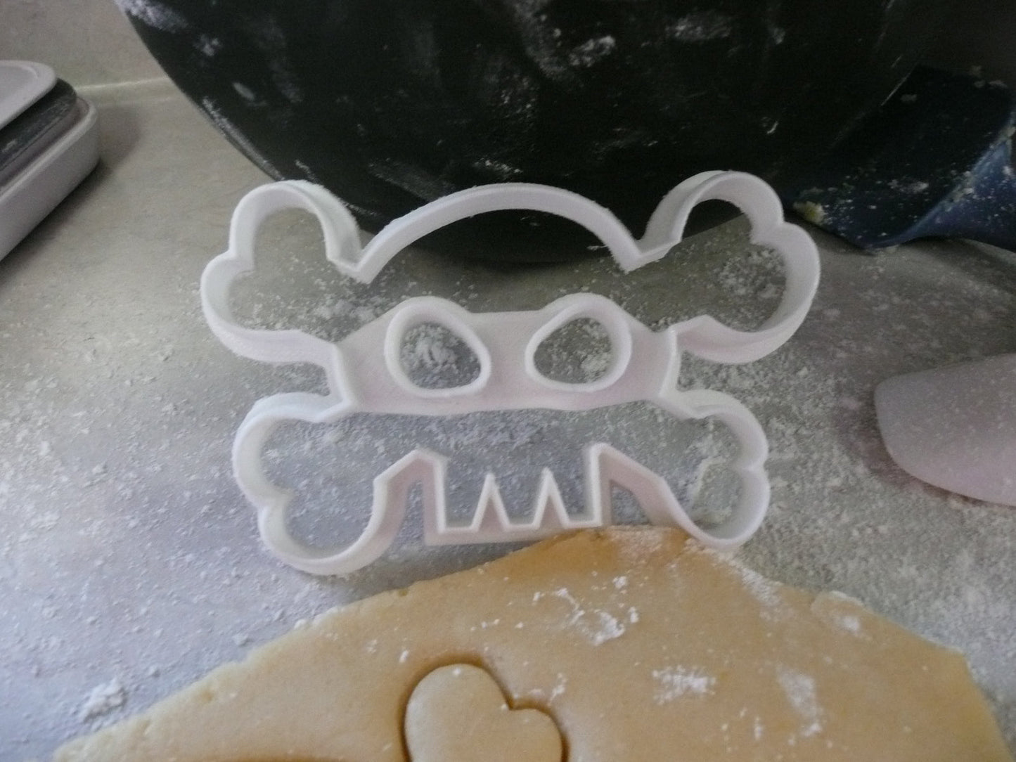 Jolly Roger Pirate Skull Crossbones Cookie Cutter Made In USA PR461