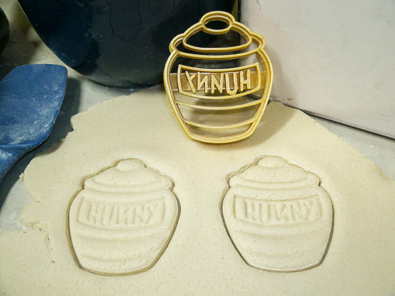 Winnie The Pooh Adventures Bear Honey Pot Set Of 2 Cookie Cutters USA PR1065