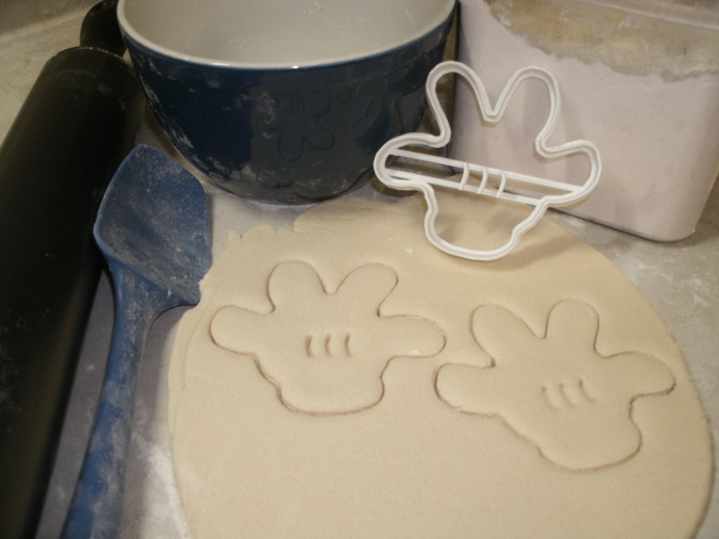 Mickey Mouse Glove Disney Special Occasion Cookie Cutter Made in USA PR471