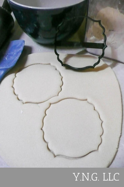 Plaque Frame Elegant Pointed Scalloped Edge Outline Cookie Cutter USA PR3152