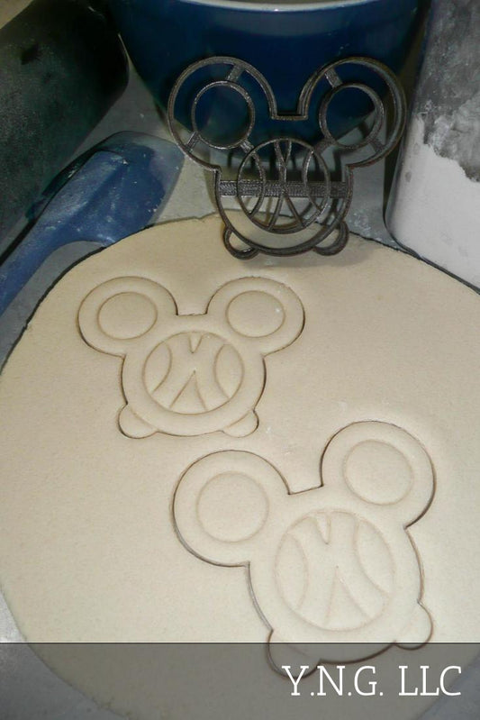 Mickey Mouse Head Pretzel Snack Food Cartoon Character Cookie Cutter USA PR3305