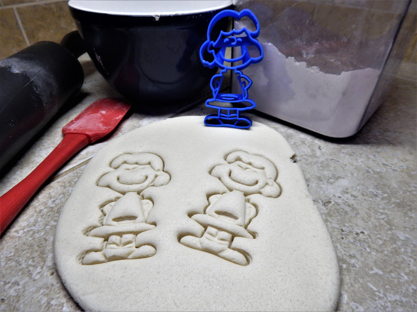Charlie Brown Peanuts Gang Cartoon Comic Set Of 6 Cookie Cutters USA PR1173