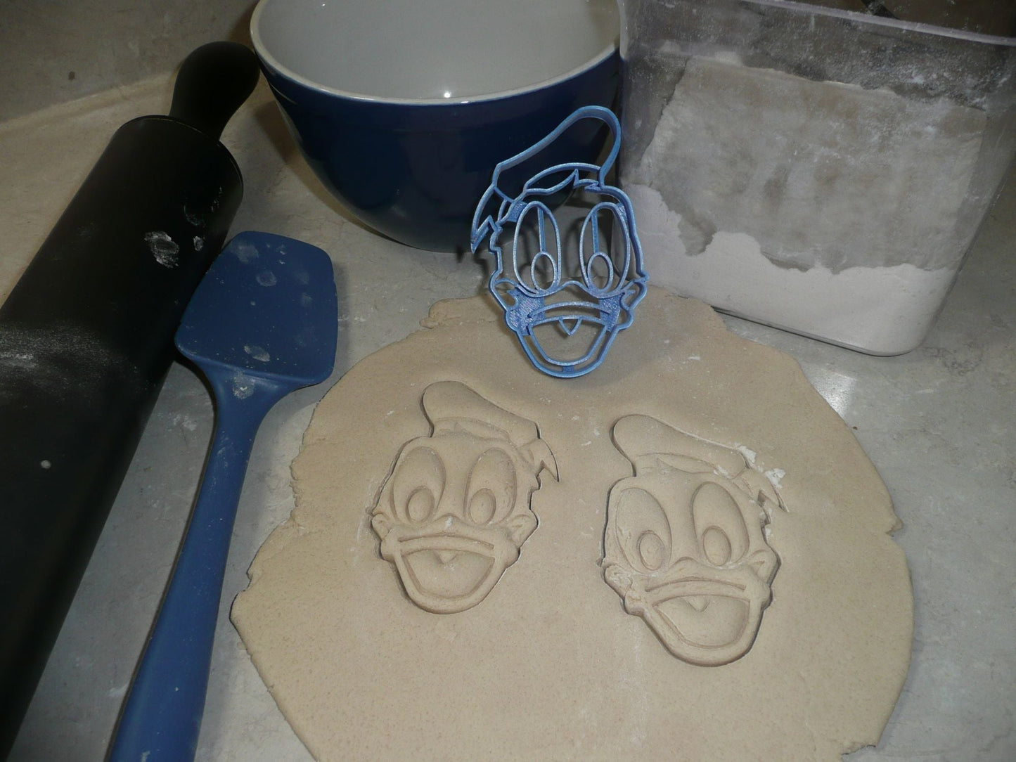 Disney Parks Mickey and Minnie Set of 11 Cookie Cutters USA PR1476
