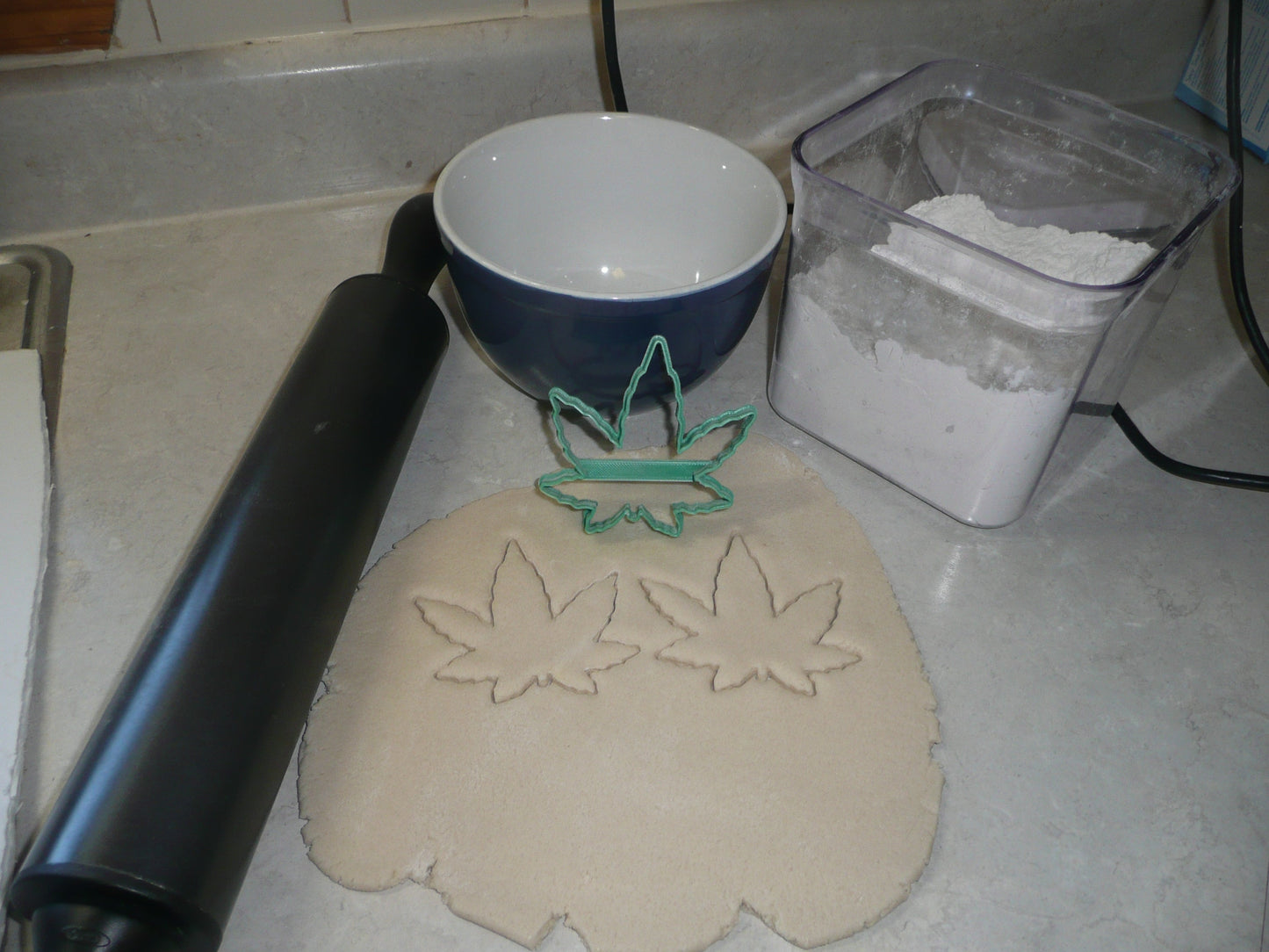 Cannabis Marijuana Hemp Fan Leaf 3.5 Inch Outline Cookie Cutter USA PR3041