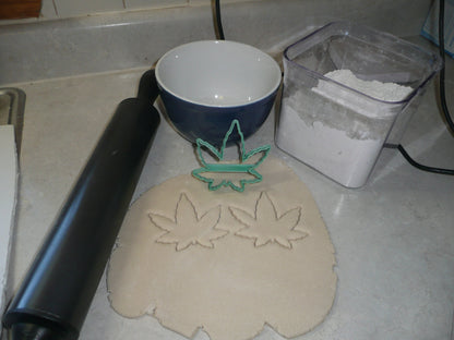 Cannabis Marijuana Hemp Fan Leaf 3.5 Inch Outline Cookie Cutter USA PR3041