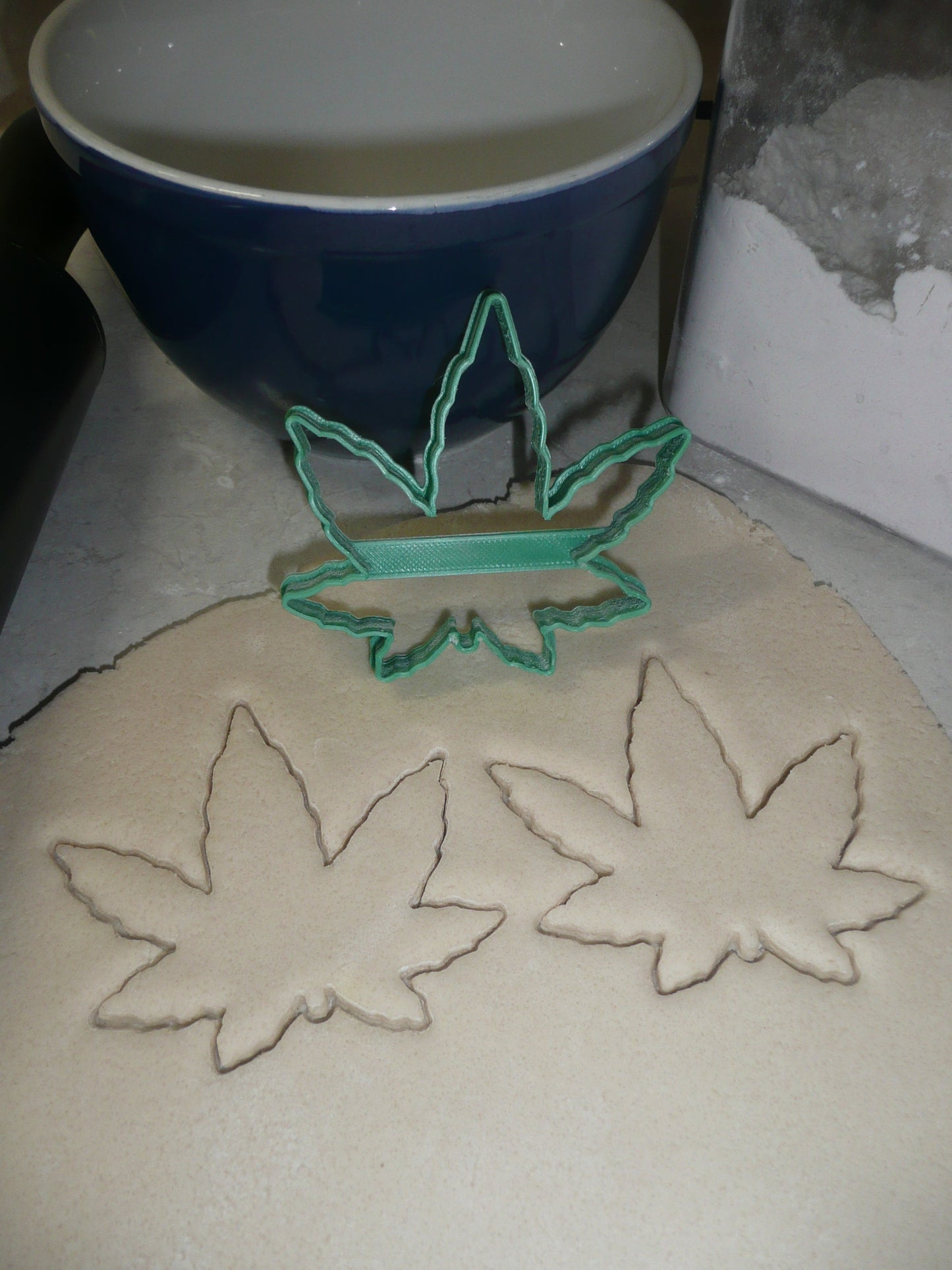 Cannabis Marijuana Hemp Fan Leaf 3.5 Inch Outline Cookie Cutter USA PR3041