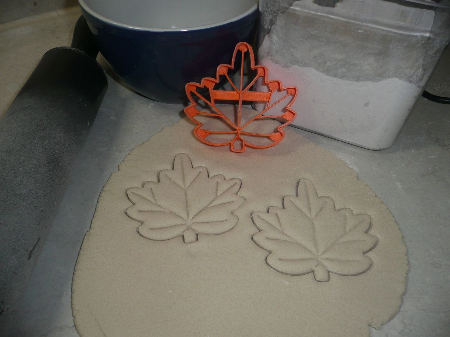 Maple Leaf With Detail Leaves Fall Autumn Canadian Symbol Cookie Cutter PR2943