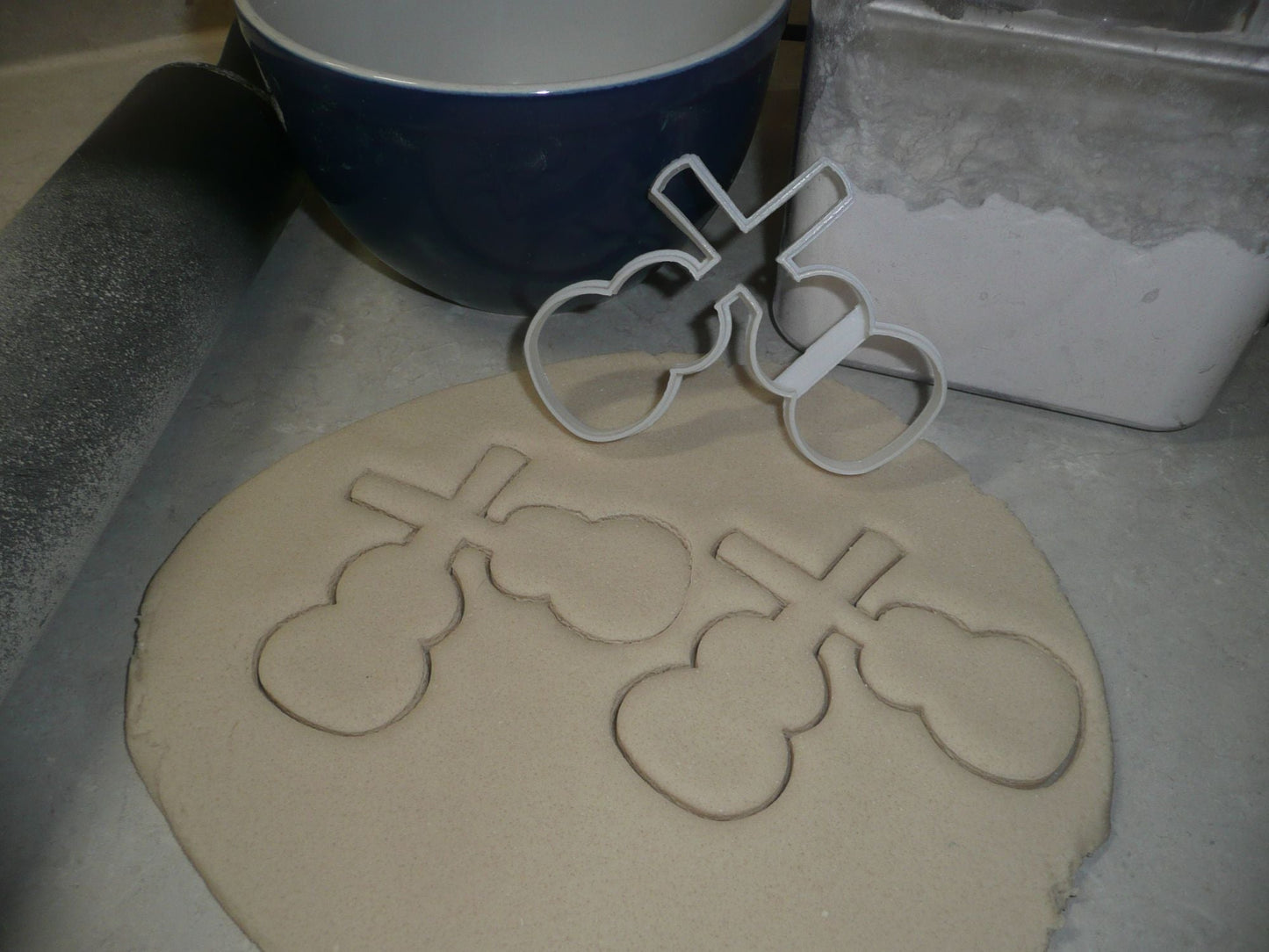 Dual Guitars Crossed Outline Two 2 Dueling Cookie Cutter USA PR3241
