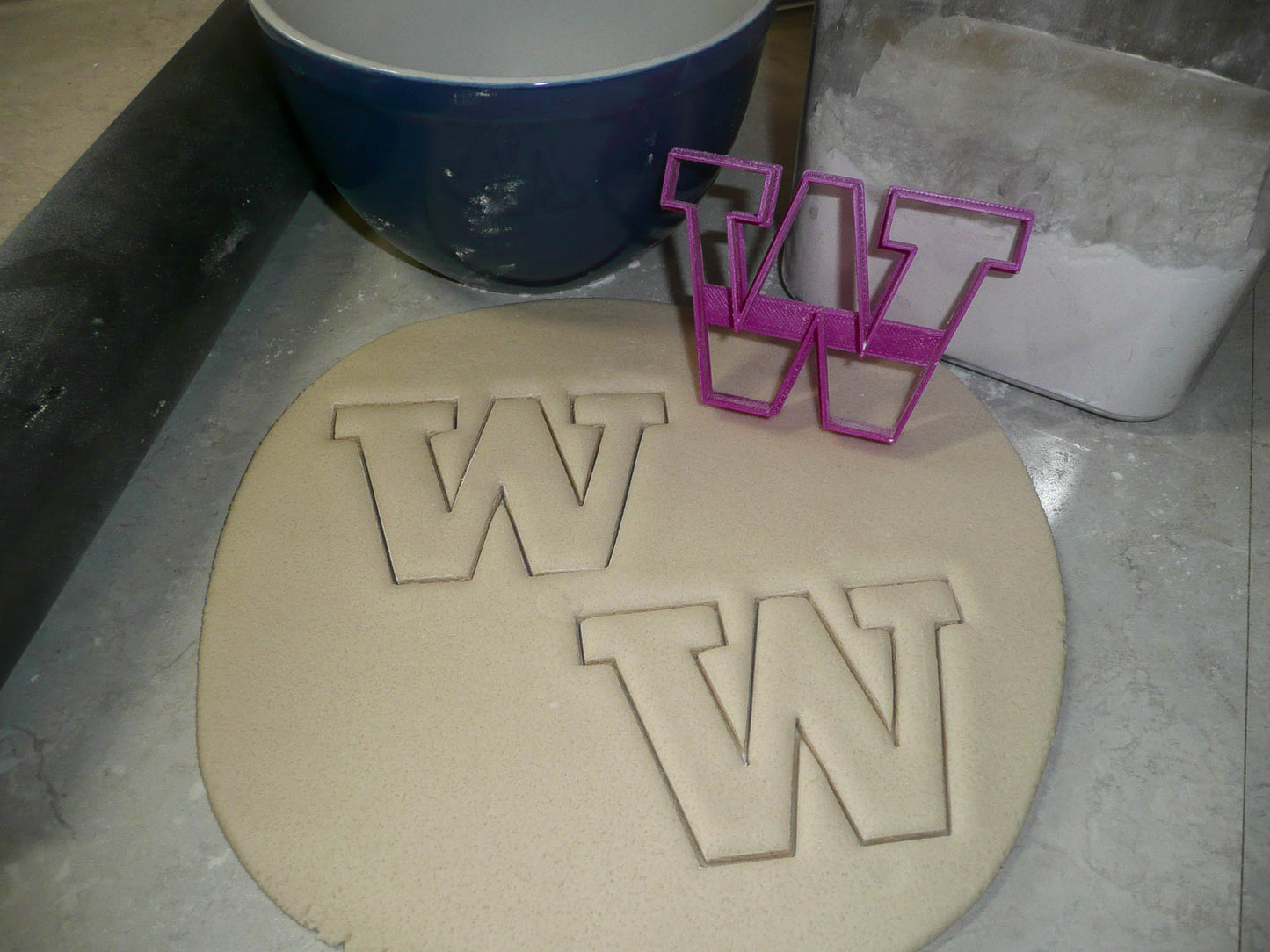 University of Washington Huskies W Letter Athletics Cookie Cutter USA PR3015