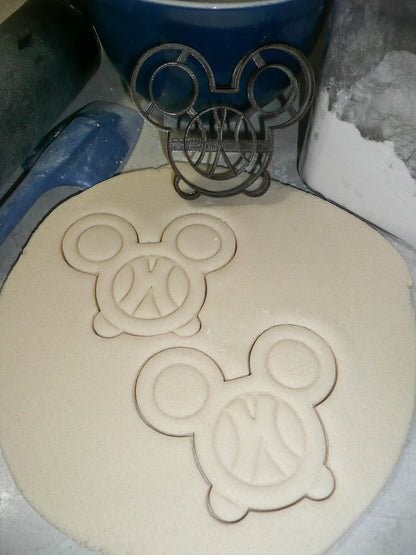 Mickey Mouse Head Pretzel Snack Food Cartoon Character Cookie Cutter USA PR3305