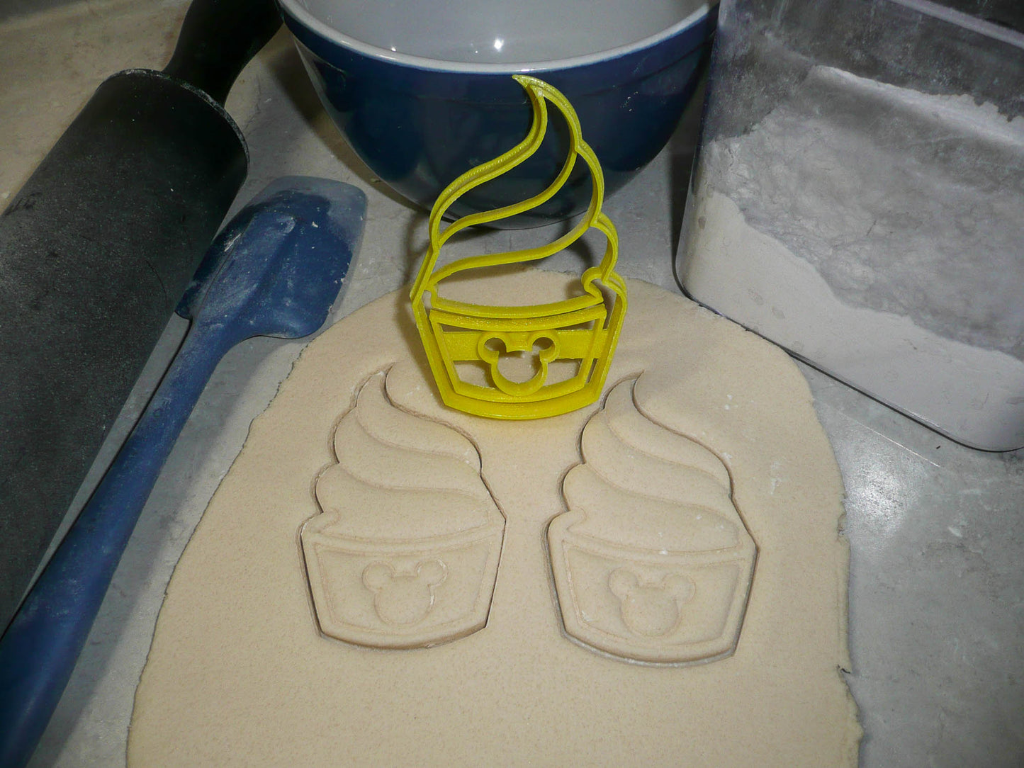 Mickey Mouse Pineapple Whip Frozen Dessert Snack Food Cookie Cutter USA PR3306