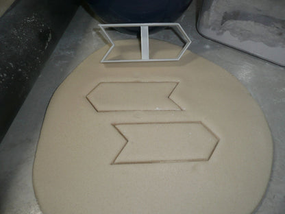 Forward Arrow Direction Outline Shape Cookie Cutter USA PR3180