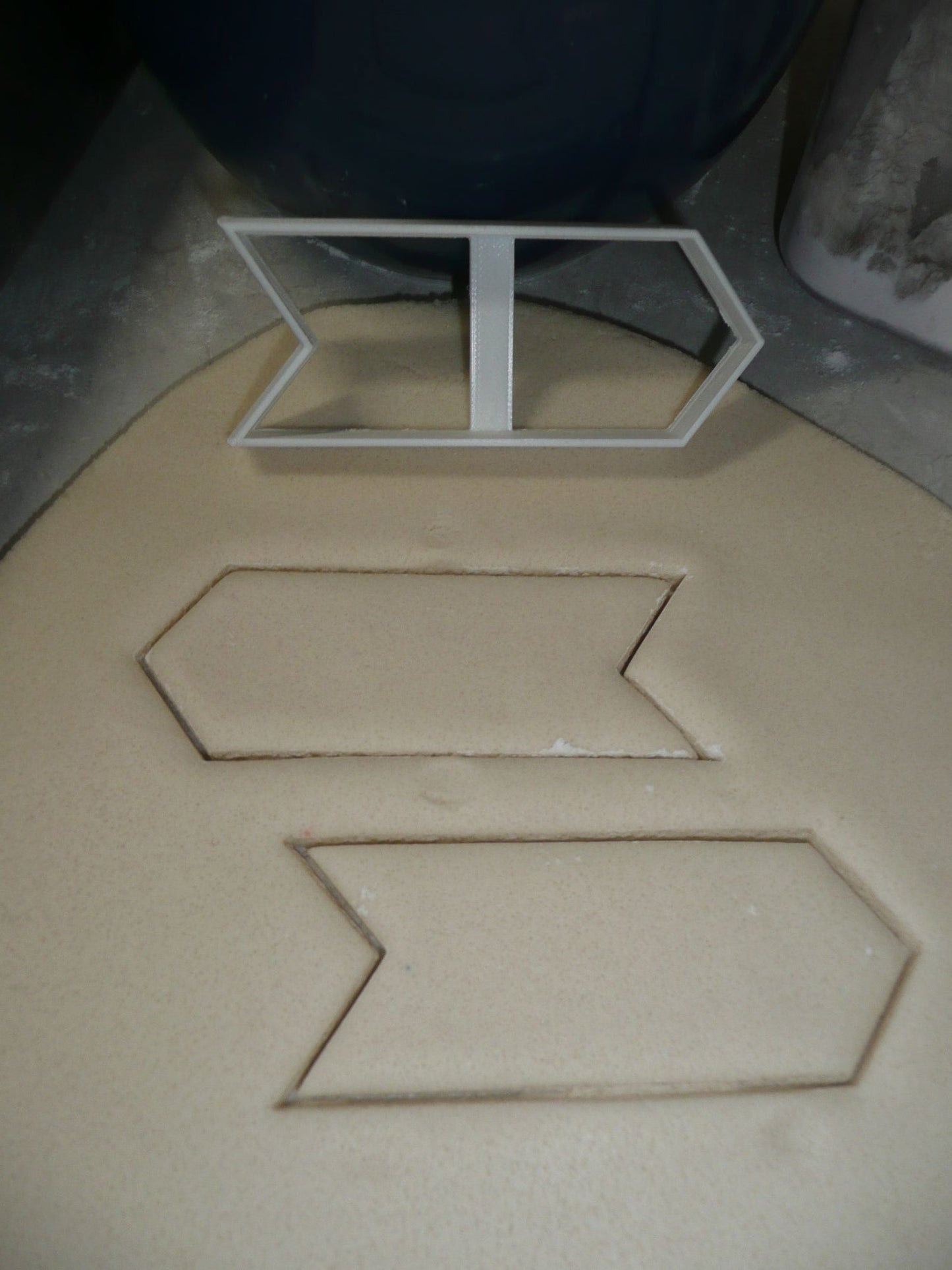 Forward Arrow Direction Outline Shape Cookie Cutter USA PR3180