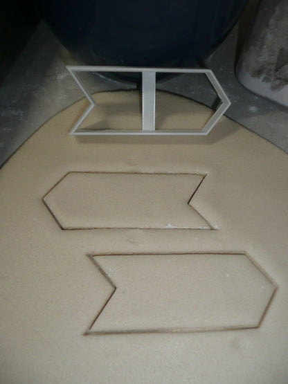 Forward Arrow Direction Outline Shape Cookie Cutter USA PR3180