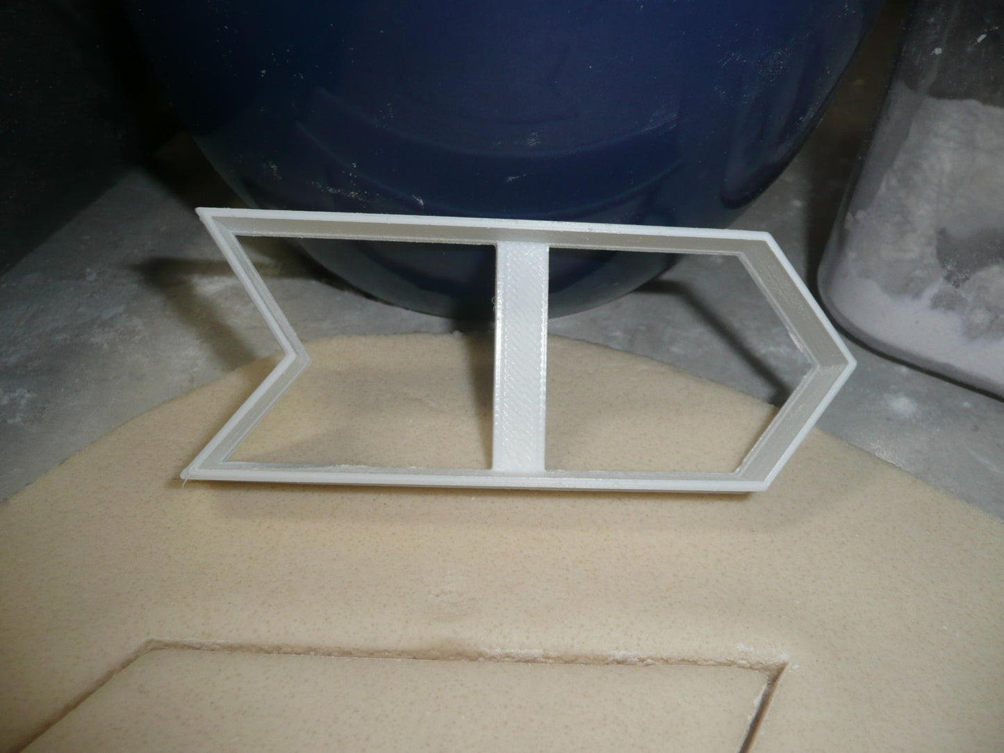 Forward Arrow Direction Outline Shape Cookie Cutter USA PR3180