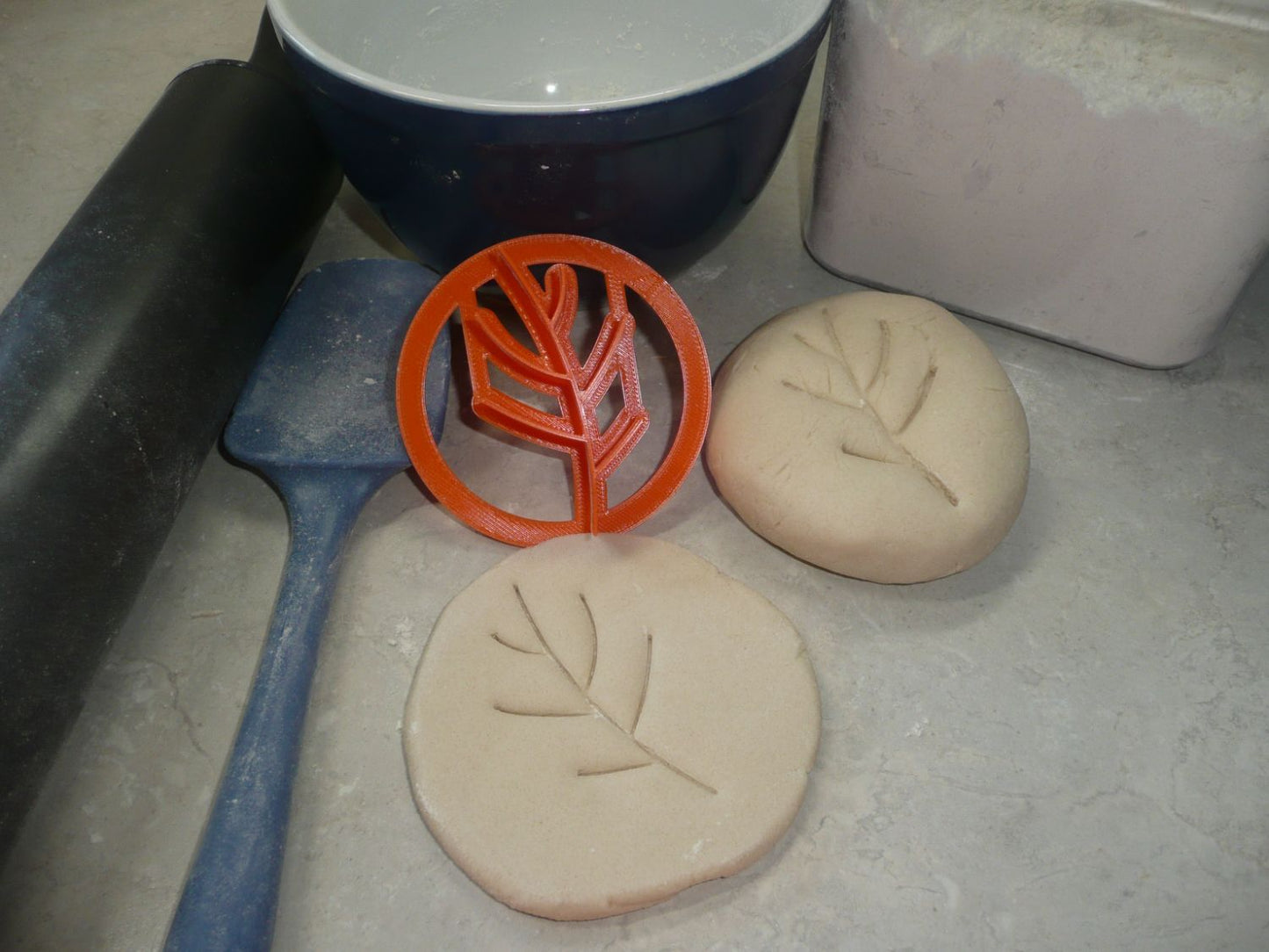 Autumn Leaf Set Of 2 Sizes Concha Cutters Bread Stamps Made in USA PR1773