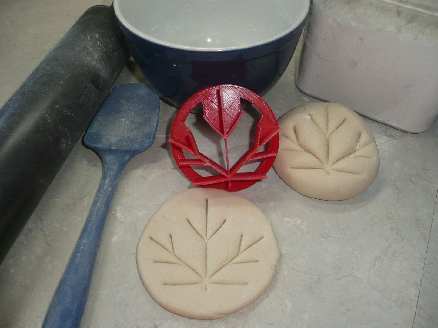 Maple Leaf Set Of 2 Sizes Concha Cutters Bread Stamps Made in USA PR1774