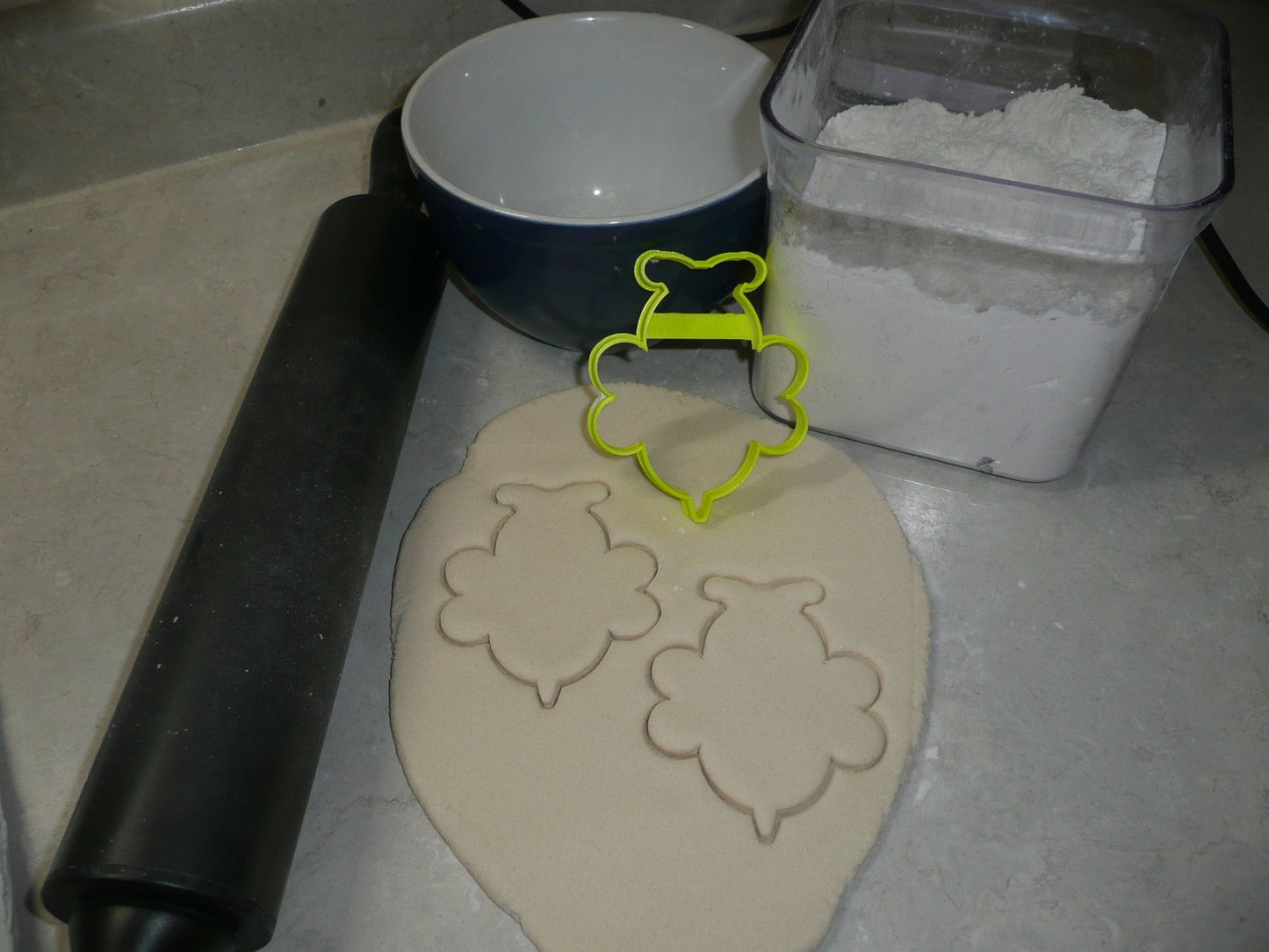 Bee Outline Bumblebee Flying Insect Pollen Honey Cookie Cutter USA PR3363