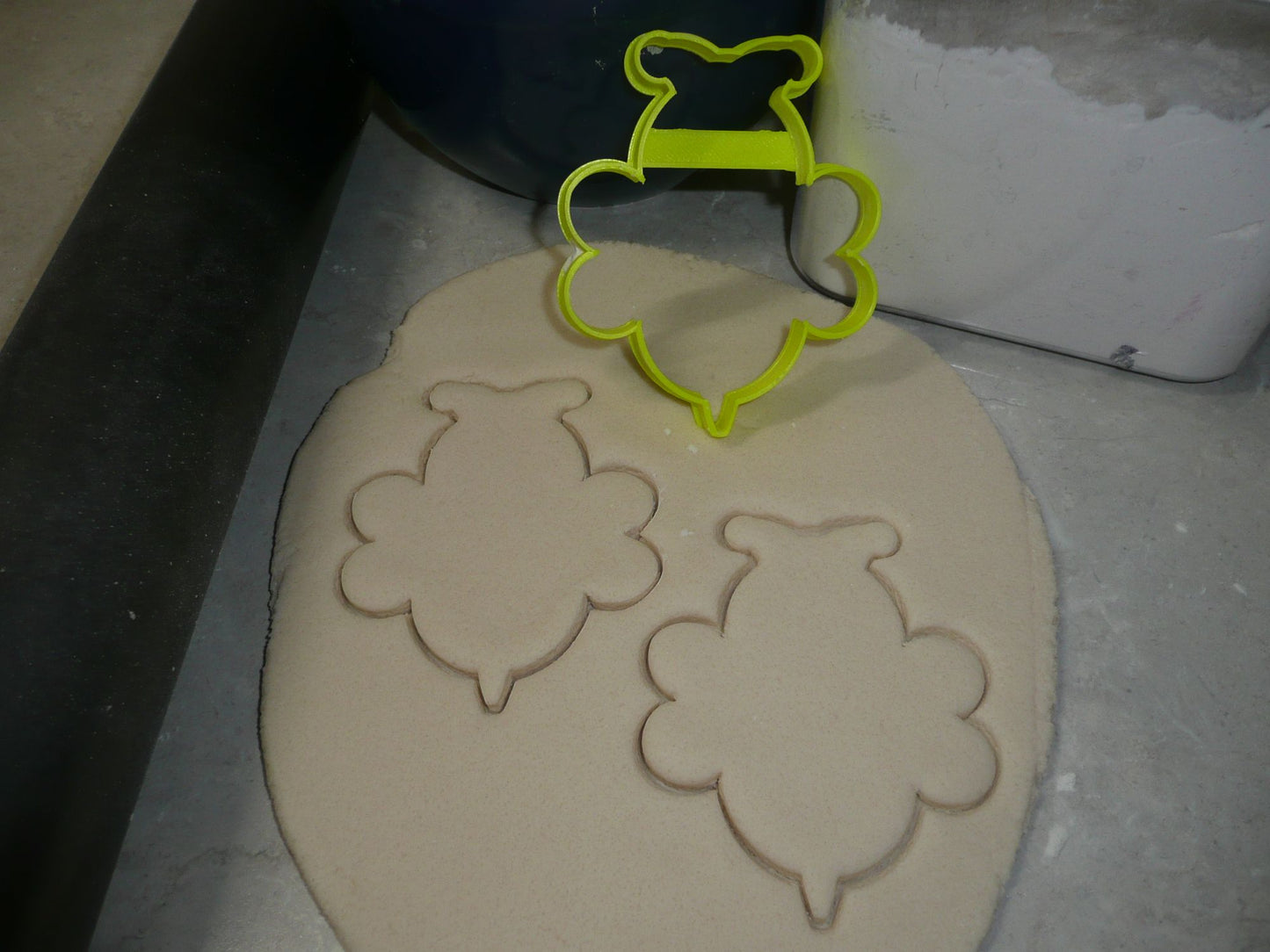 Bee Outline Bumblebee Flying Insect Pollen Honey Cookie Cutter USA PR3363