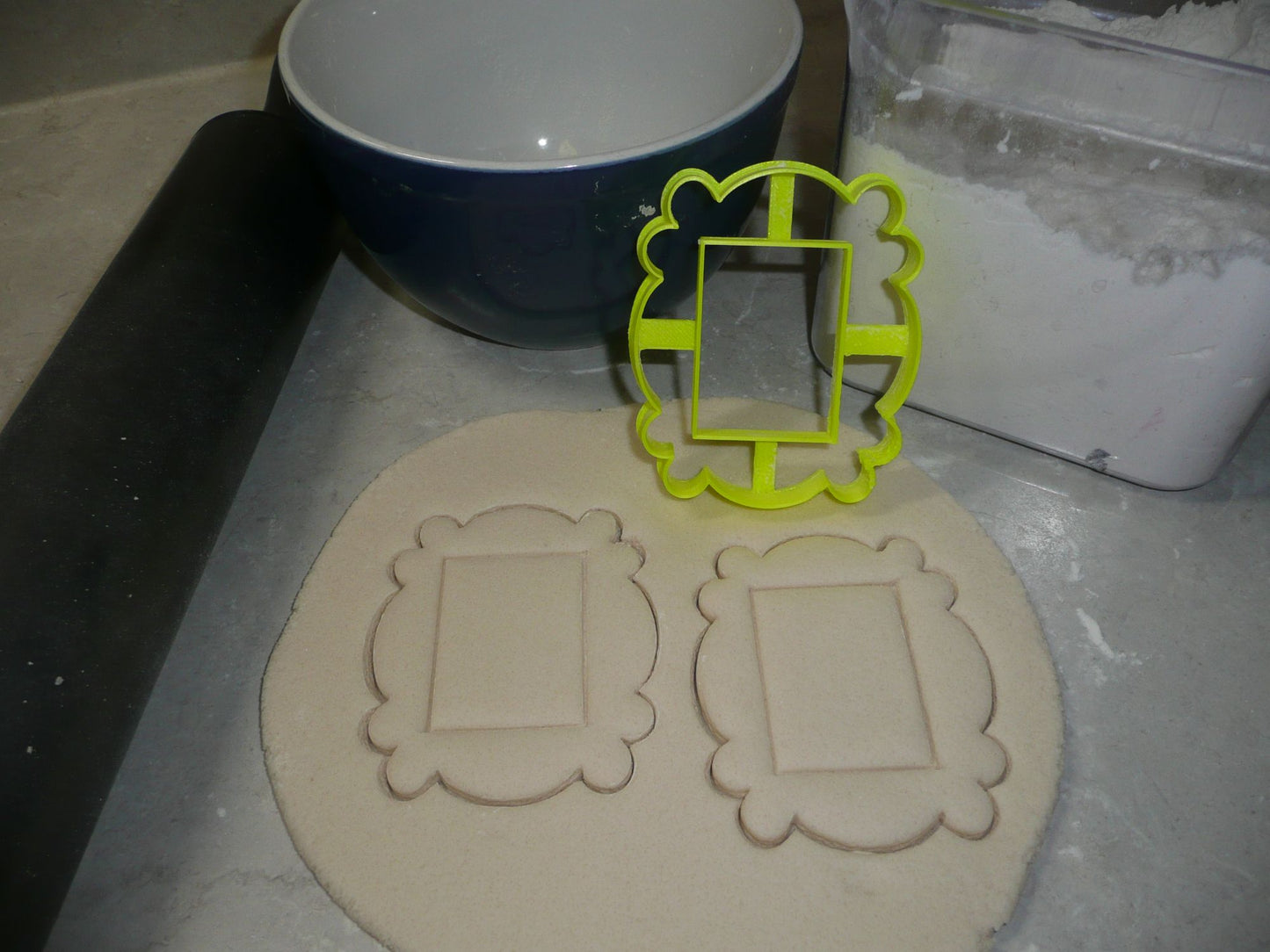 Friends Peephole Door Picture Frame Cookie Cutter Baking Tool USA PR3425