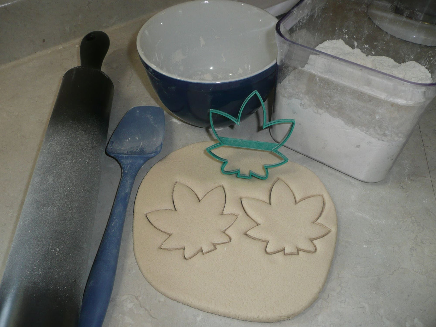 Cannabis Marijuana Leaf Smooth Edge Cookie Cutter Made in USA PR3472