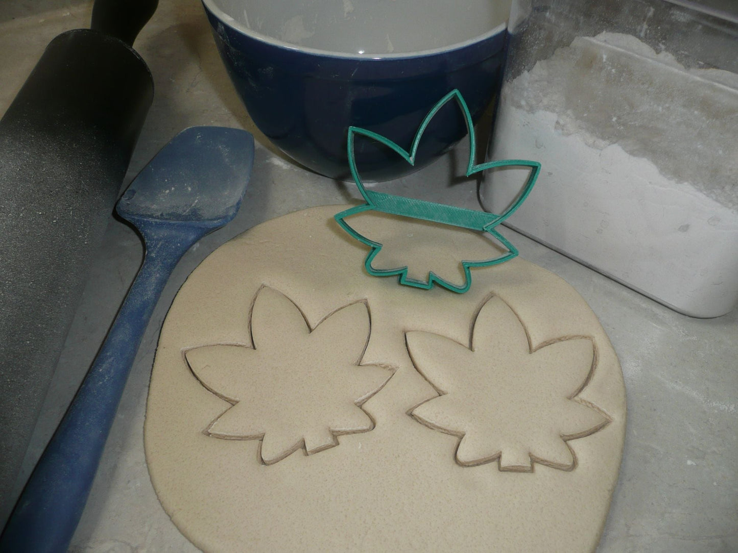 Cannabis Marijuana Leaf Smooth Edge Cookie Cutter Made in USA PR3472