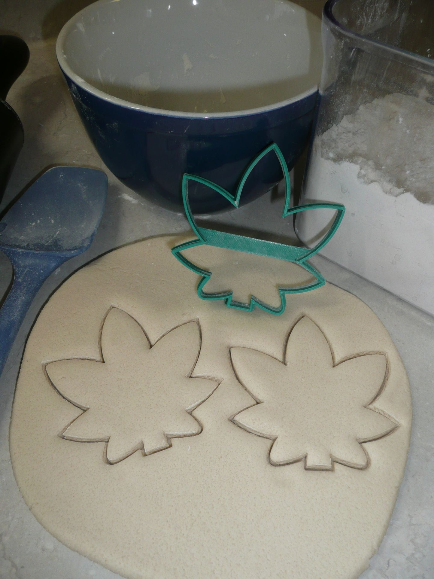 Cannabis Marijuana Leaf Smooth Edge Cookie Cutter Made in USA PR3472