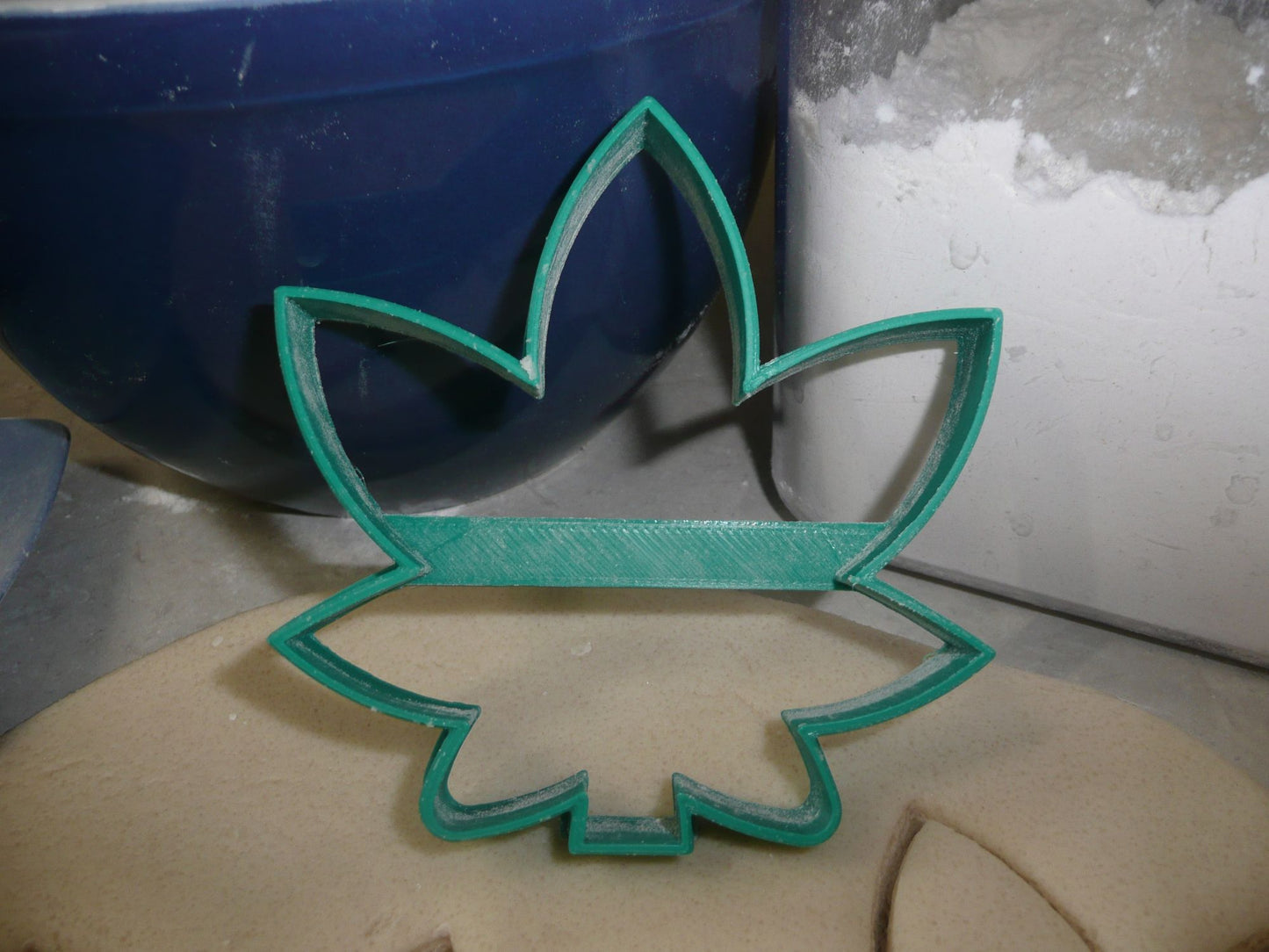 Cannabis Marijuana Leaf Smooth Edge Cookie Cutter Made in USA PR3472