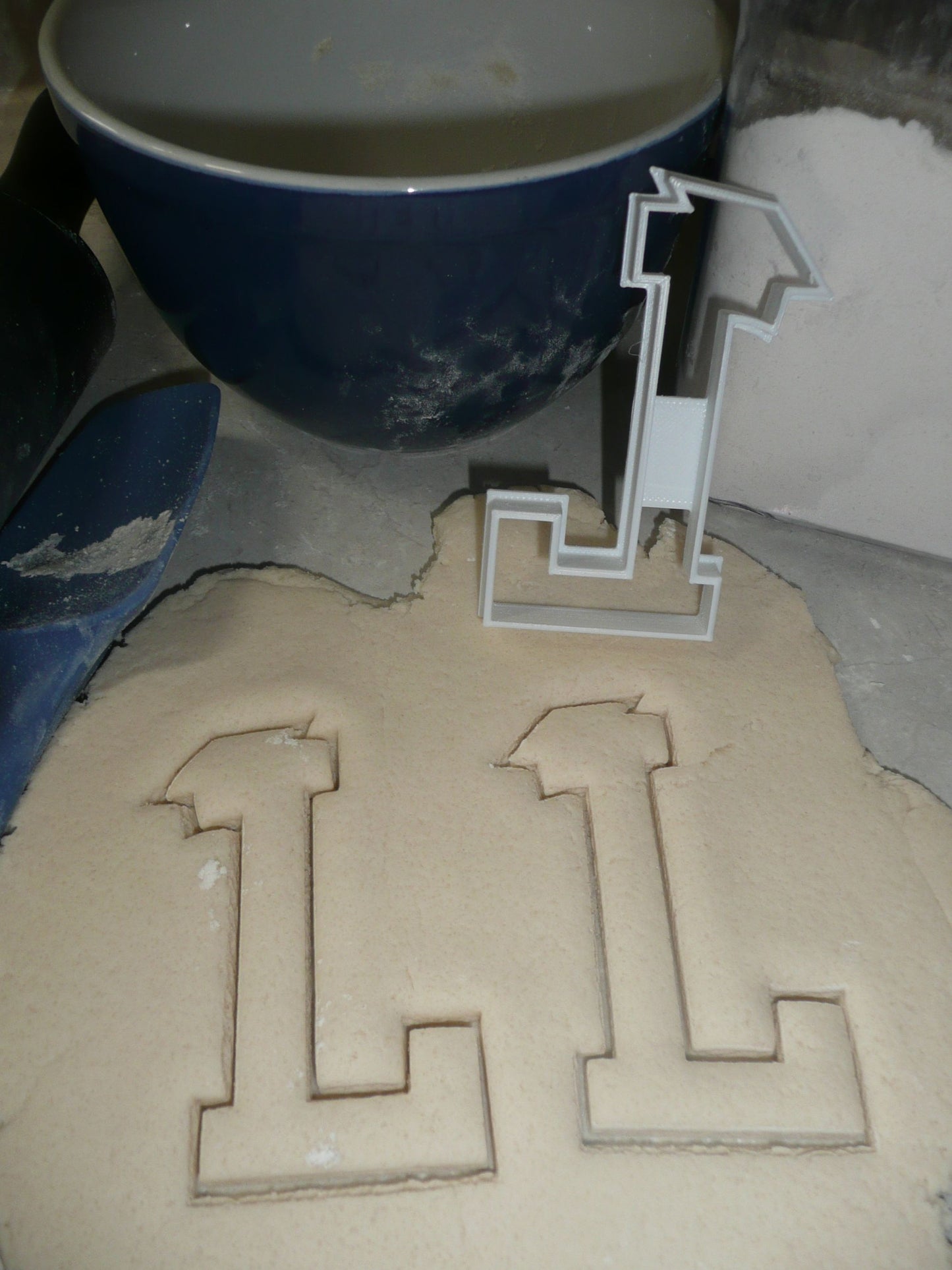 Block Letter L with Graduation Cap School Cookie Cutter USA PR3733