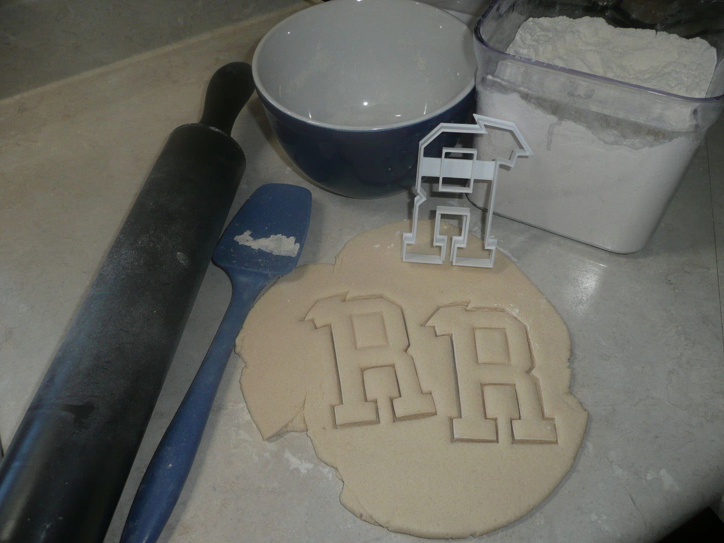 Block Letter R with Graduation Cap School Cookie Cutter USA PR3739