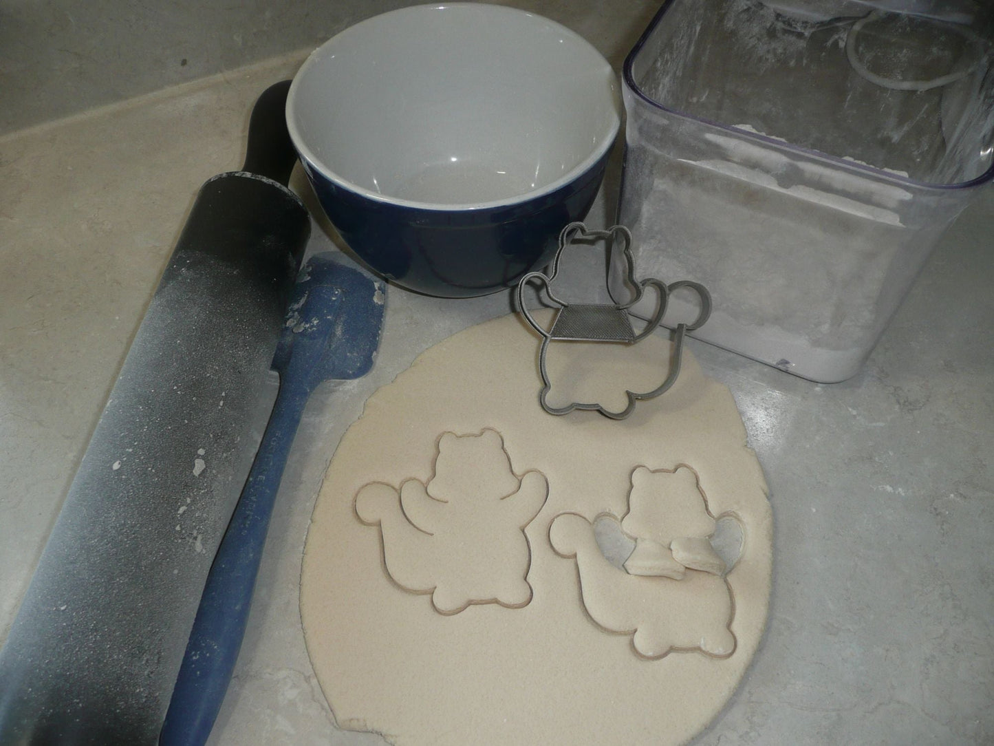 Squirrel Hugging Nut Arms Hug Cute Animal Cookie Cutter Baking Tool USA PR3769