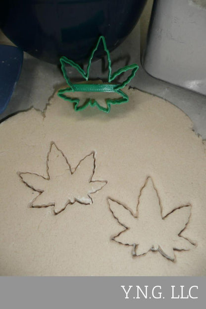 Cannabis Marijuana Hemp Fan Leaf 2.5 Inch Outline Cookie Cutter USA PR4293