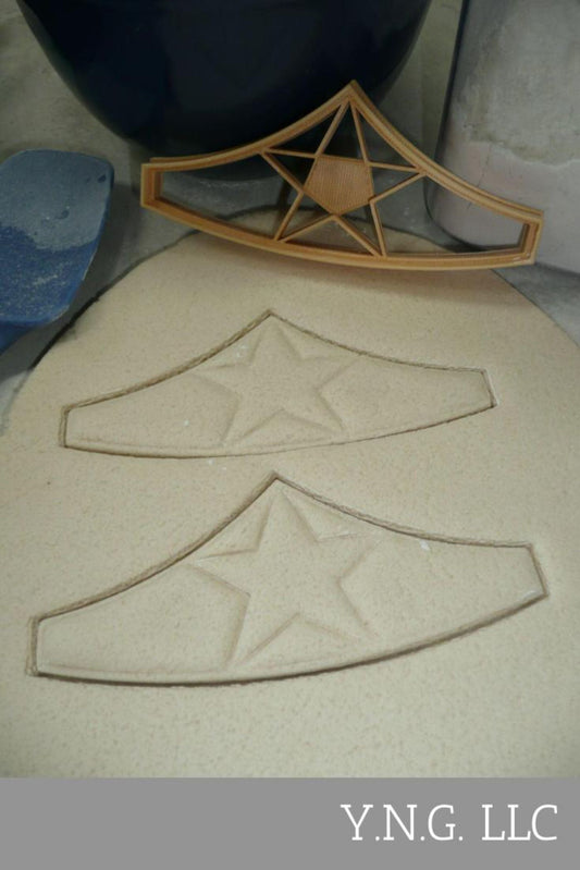 Wonder Woman Tiara Superhero DC Comics Cookie Cutter USA PR4457