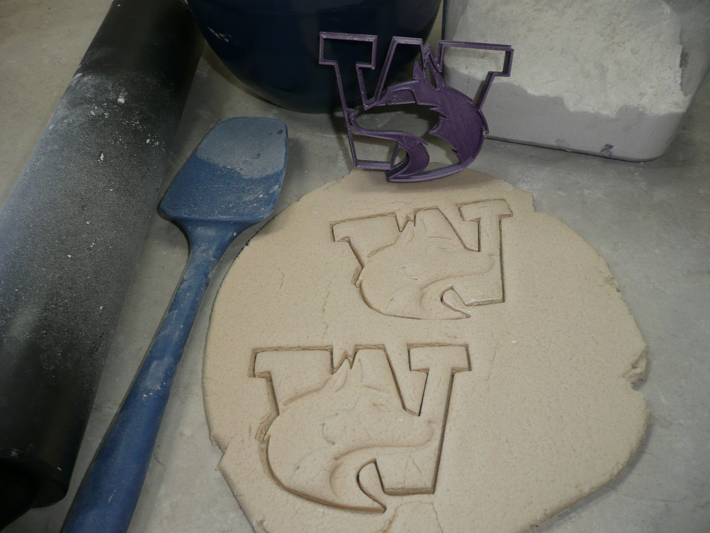 University of Washington Huskies Cookie Cutter Made in USA PR4464