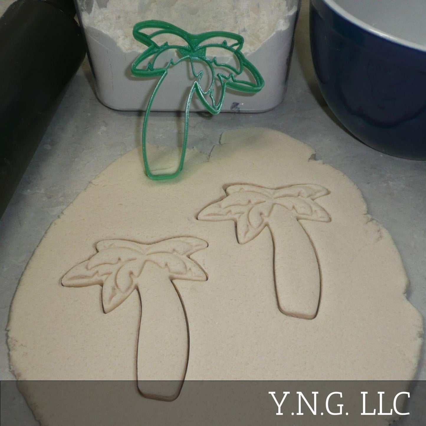 Palm Tree Leaning With Detailed Leaves Tropical Cookie Cutter Made In USA PR4967