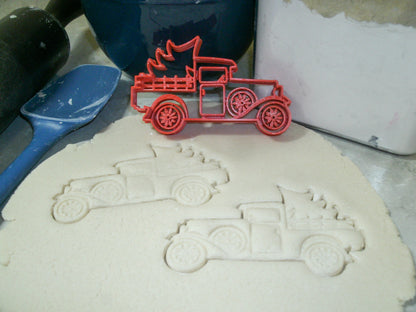 Vintage Classic Pickup Truck With Christmas Tree Cookie Cutter USA PR2237