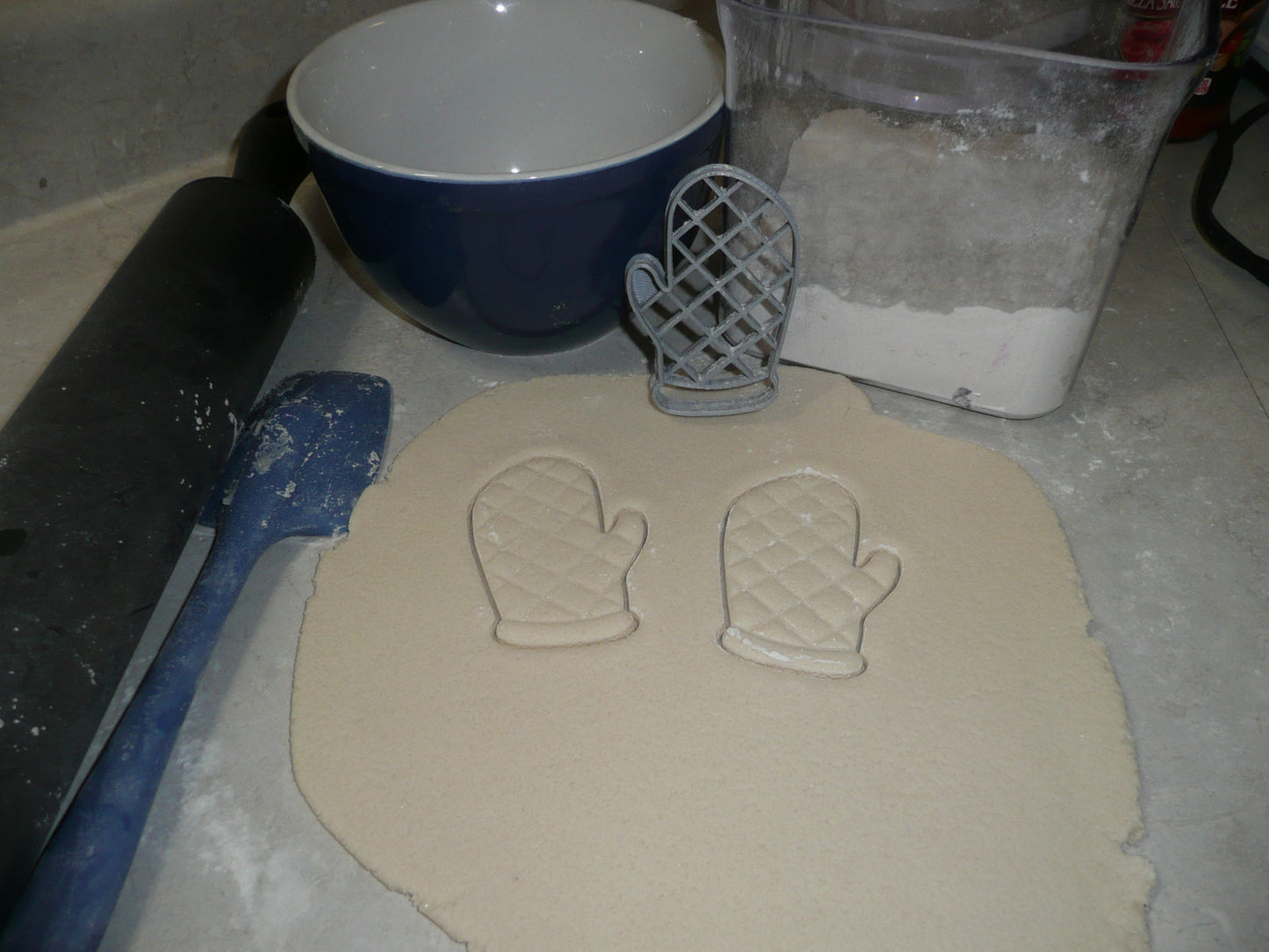 Oven Mitt Hand Arm Hot Pot Holder Kitchen Accessory Cookie Cutter USA PR2376